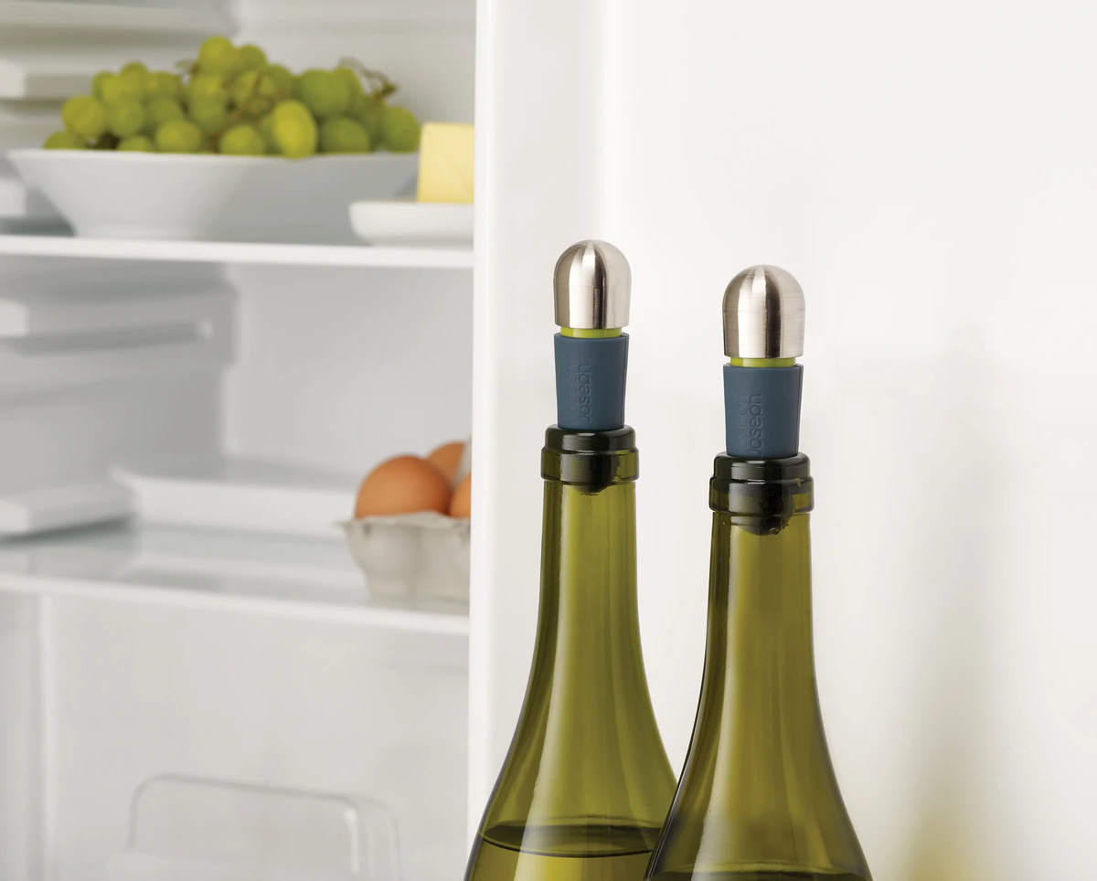 barwise-twist-lock-wine-stopper-blue-is1_d75dff93-ff43-49c5-9f2c-5b8daadd4861