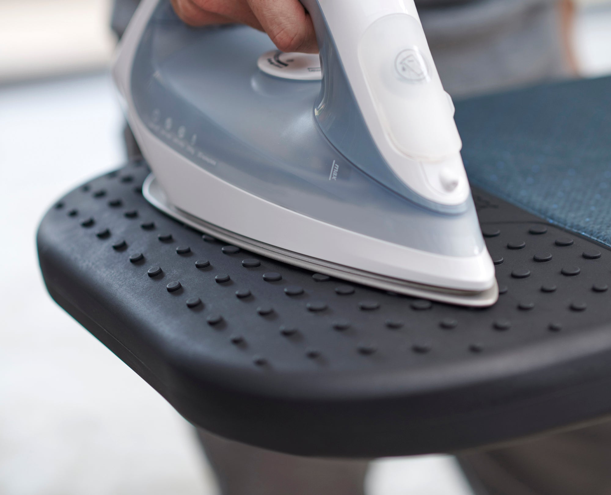 JJ_Glide-Plus-Ironing-Board_50006_IU6_2000x
