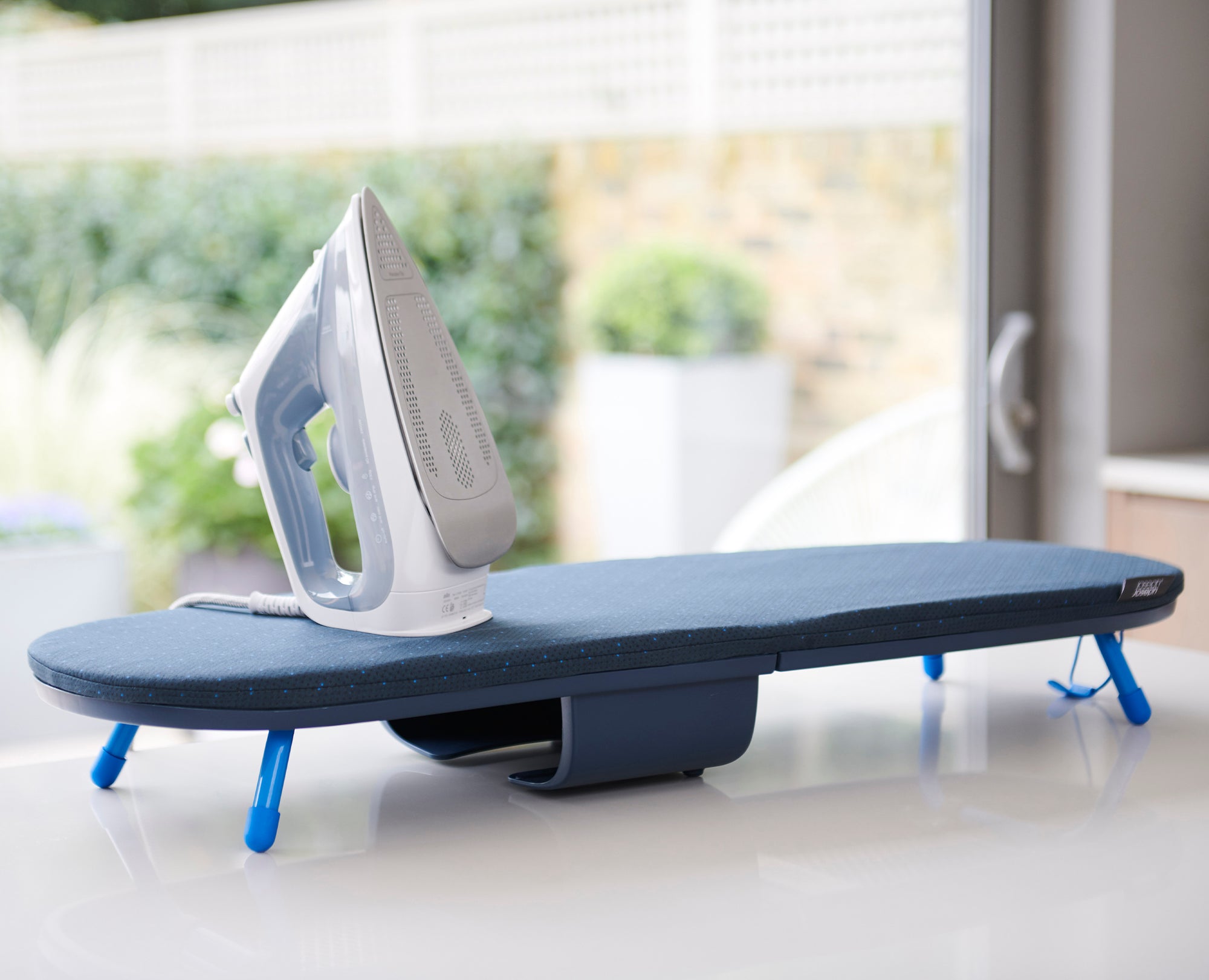 JJ_Pocket-Plus-Folding-Ironing-Board_50010_IS2_2000x