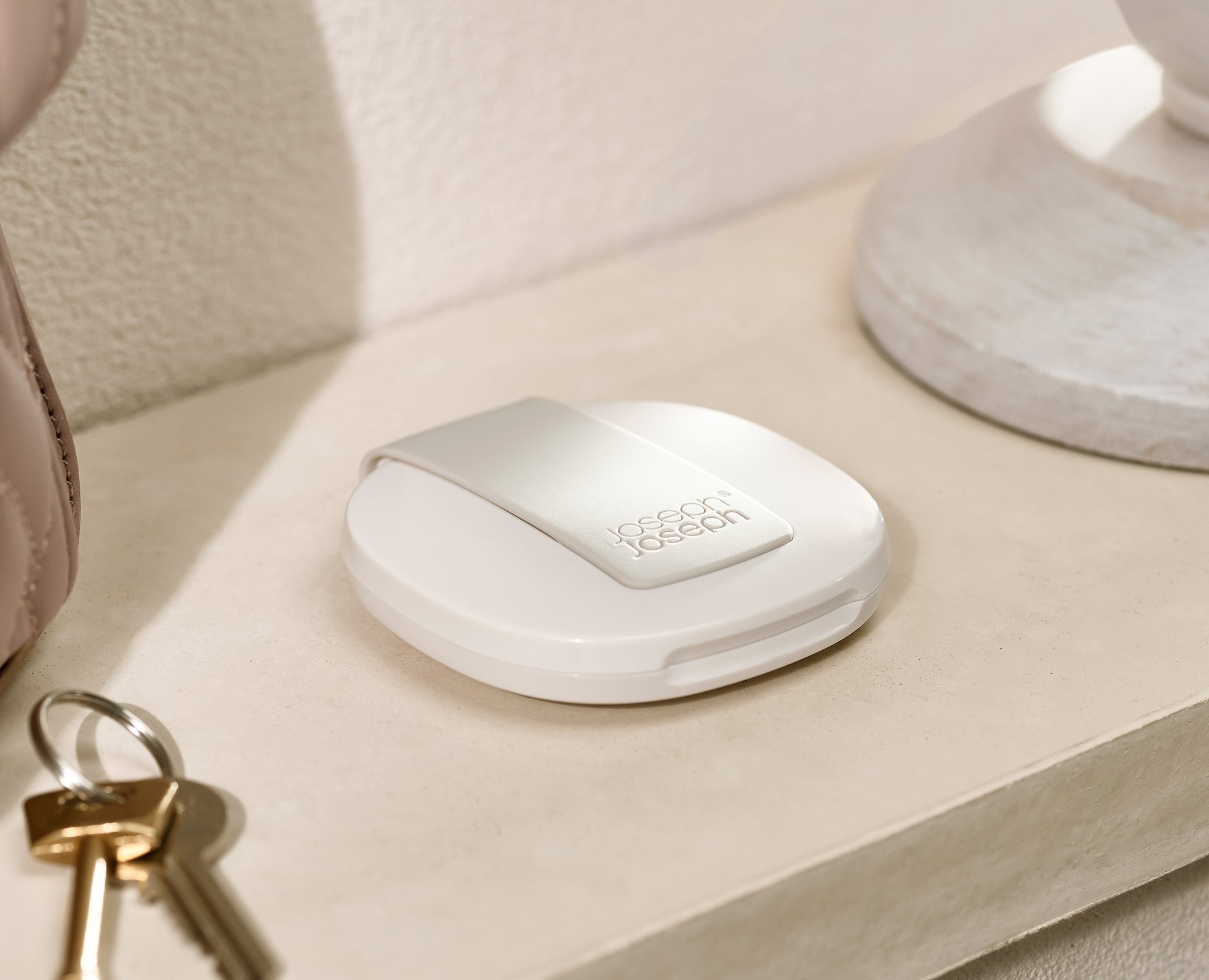 JJ_Viva_2-in-1_Compact_Mirror_Shell_75006_IS1_2000x