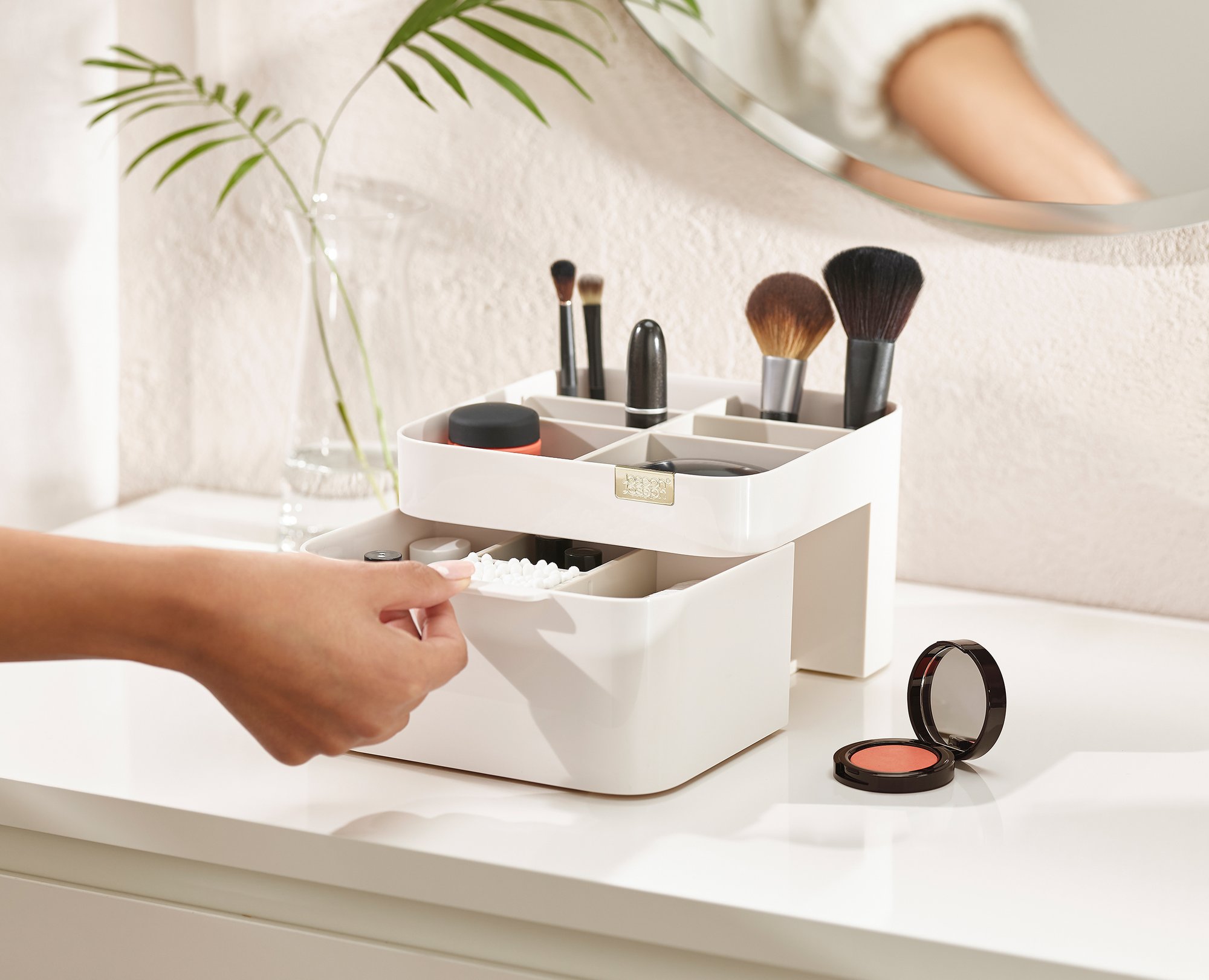 JJ_Viva_Cosmetic_Organiser_Shell_75004_IU1_2000x