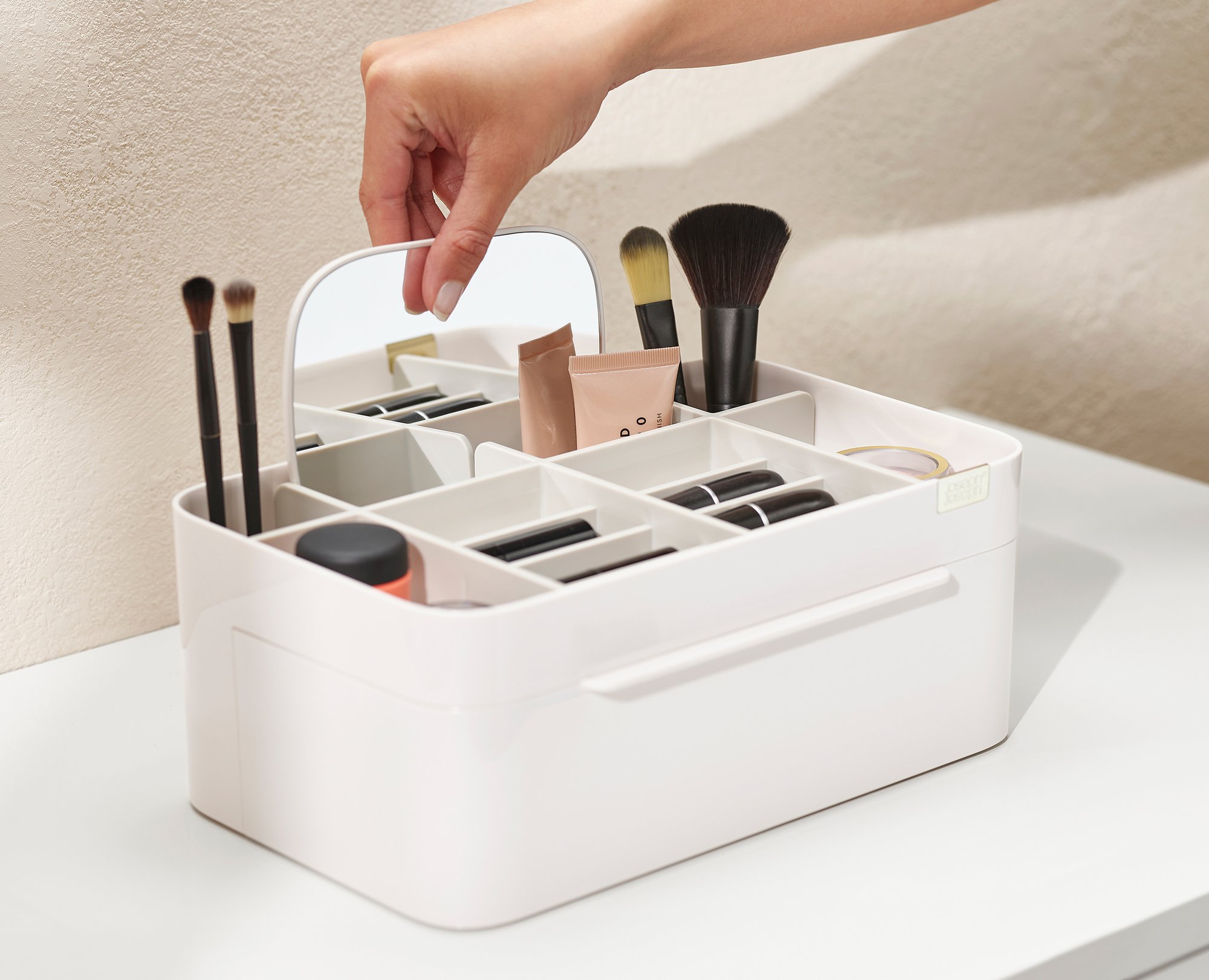 JJ_Viva_Large_Cosmetic_Organiser_Shell_75005_IU1_2000x