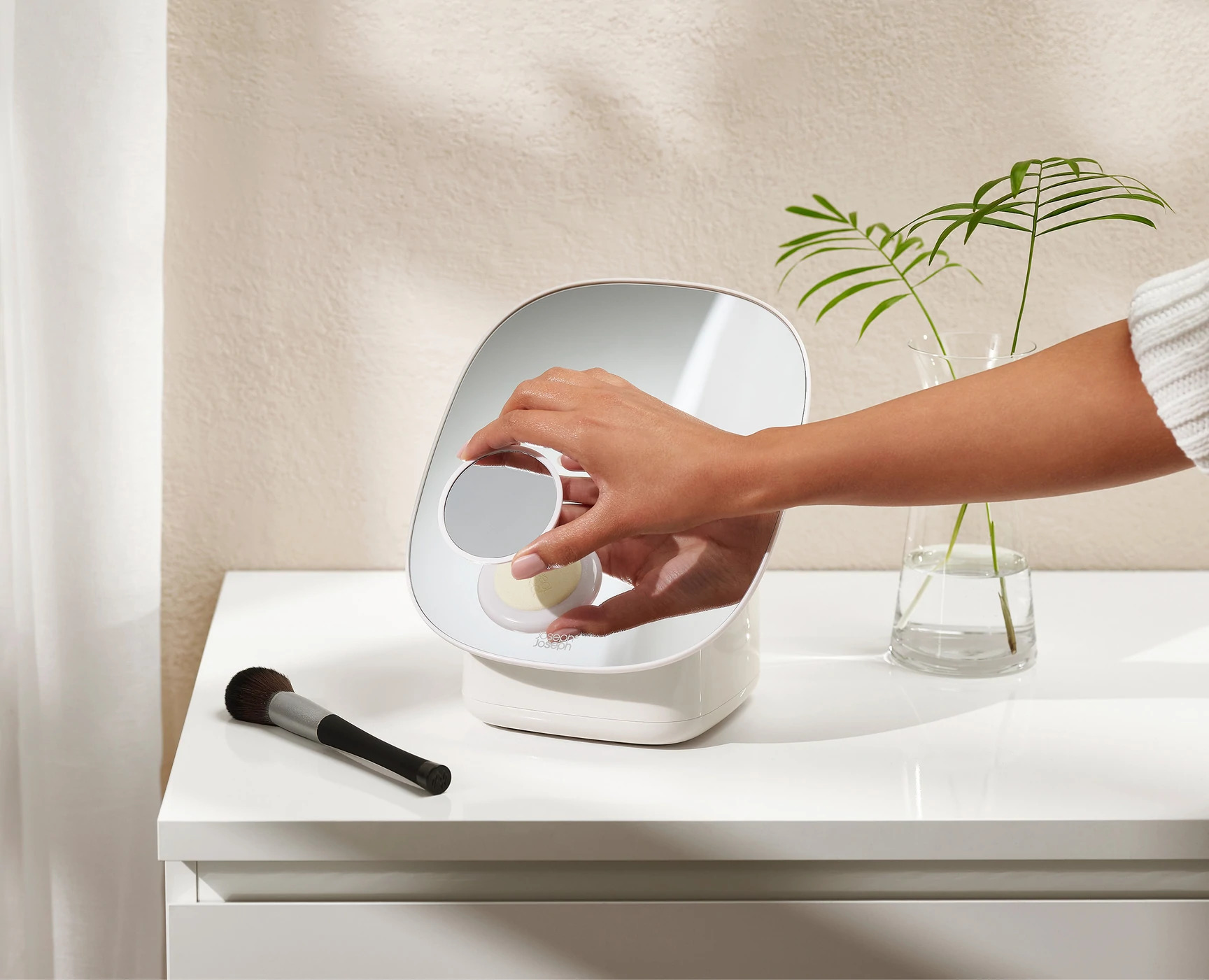 JJ_Viva_Pedestal_Mirror_Shell_75001_IU2