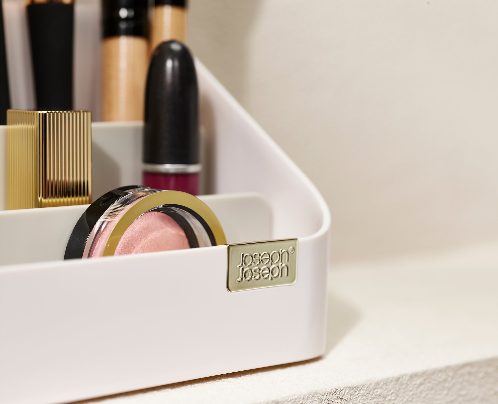 JJ_Viva_Tiered_Cosmetic_Organiser_Shell_75002_IS2_2000x