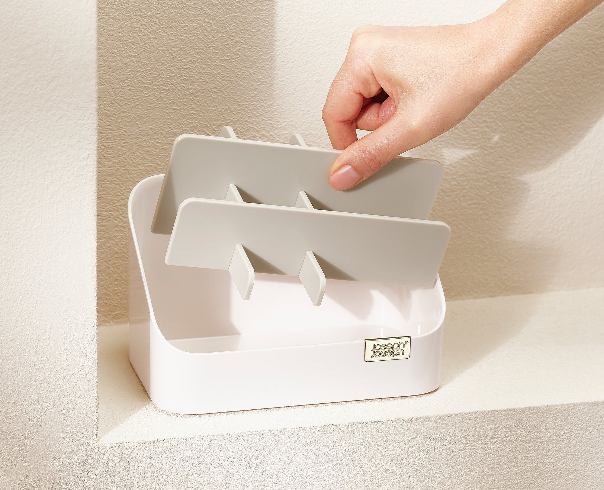 JJ_Viva_Tiered_Cosmetic_Organiser_Shell_75002_IU1_2000x